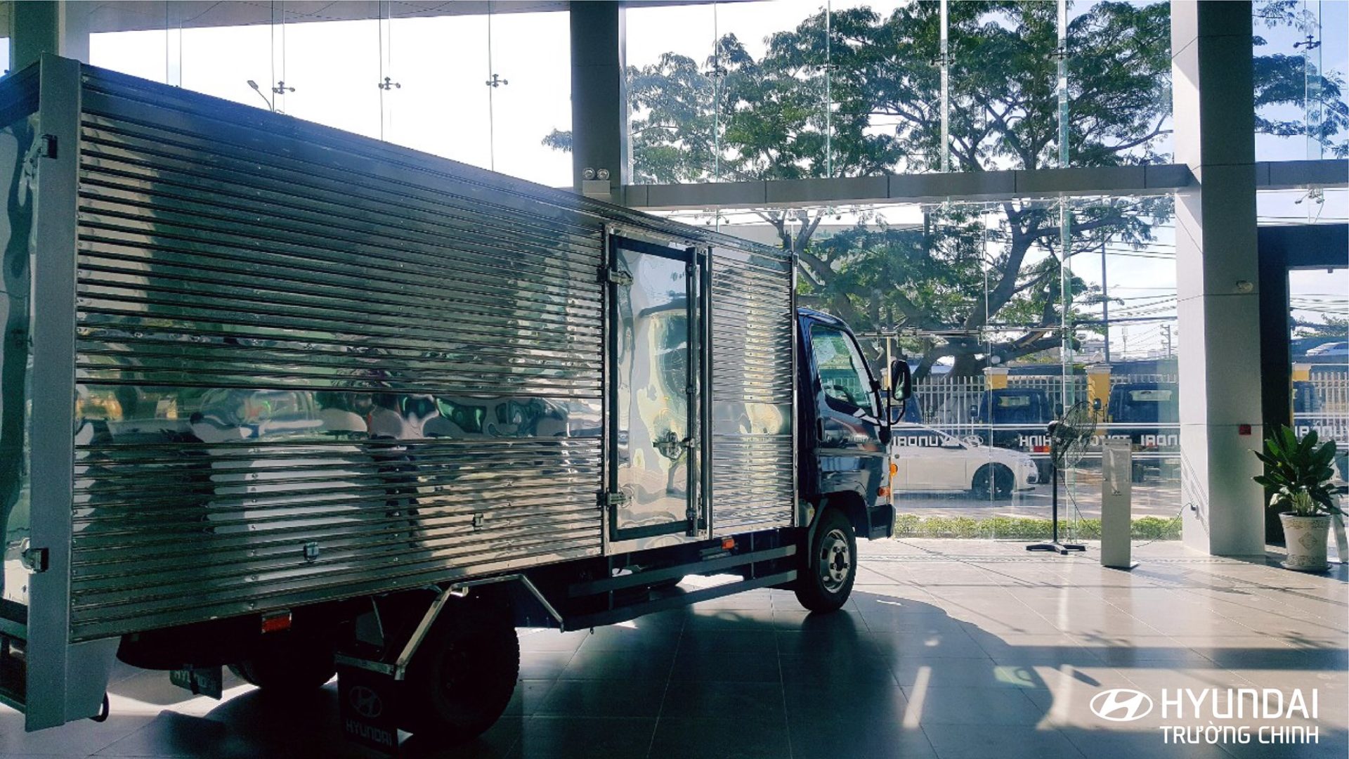tu van & dong thung tai truck & bus Hyundai Truong Chinh